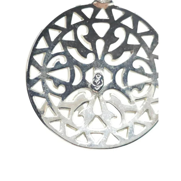 Premier Designs Openwork Medallion Pendant Leather Cord Necklace Silver Tone - Picture 3 of 4